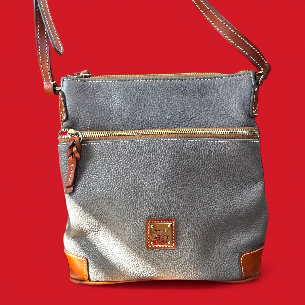 Dooney Bourke‎ Pebble Grain Leather Crossbody Bag Gray Tan Zip Front